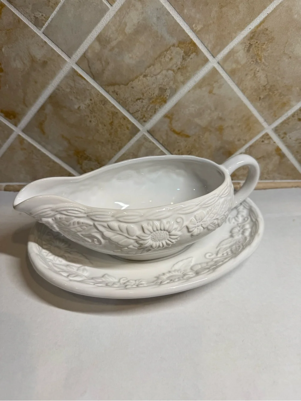 Cooks Club Whitehall Portugal Ceramic Gravy Boat And Platter Decorative White